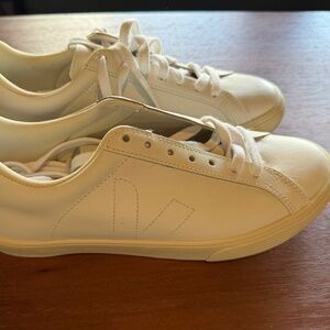 All white Veja sneakers women’s size 8